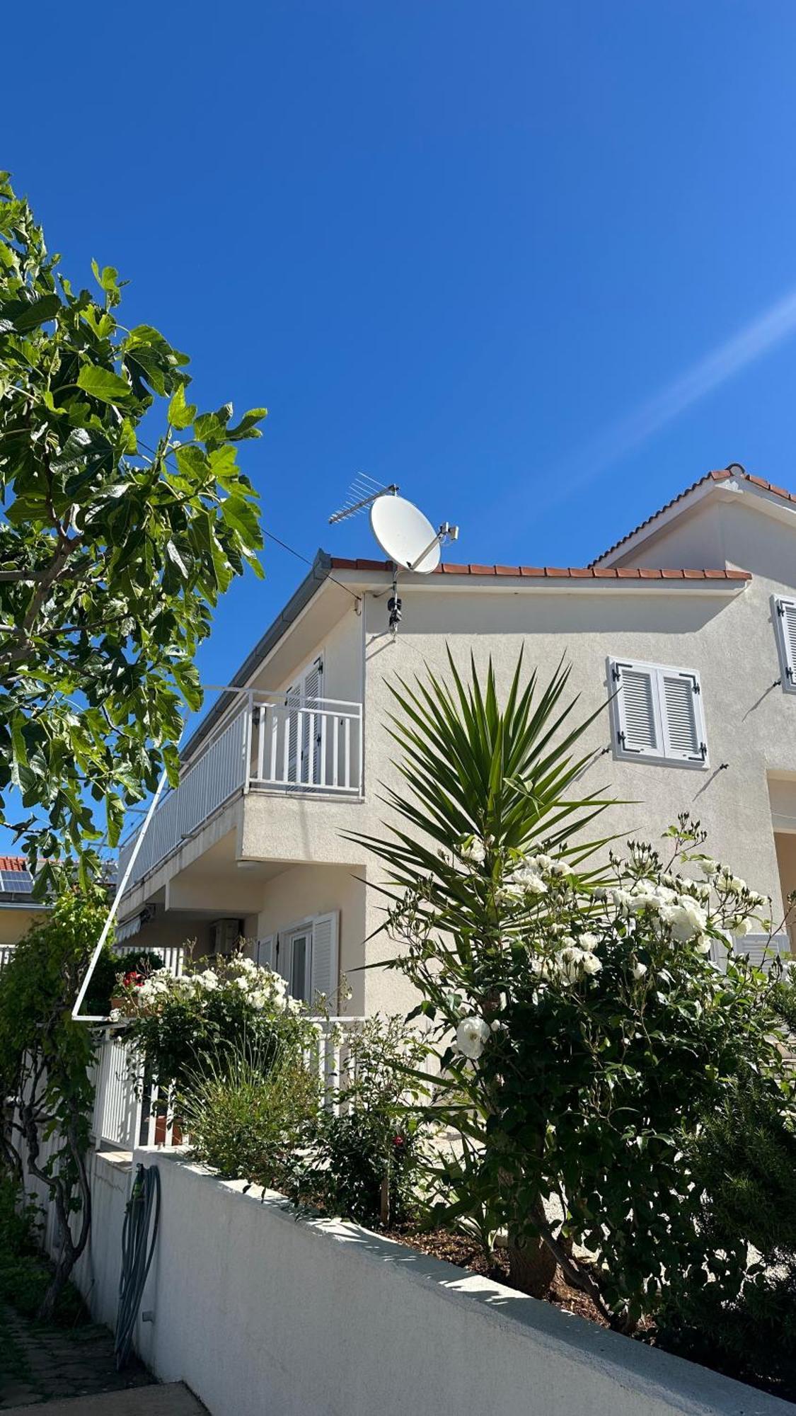 Apartment Arleta Trogir Exteriör bild